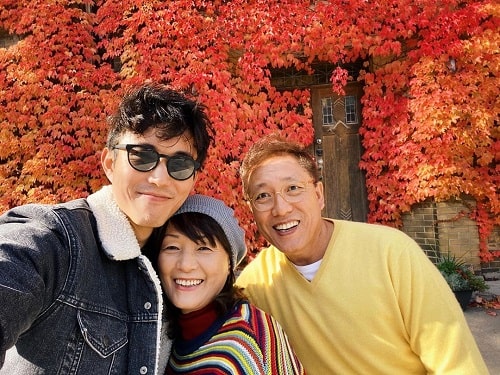 A picture of Justin H. Min with his parents in Toronto.